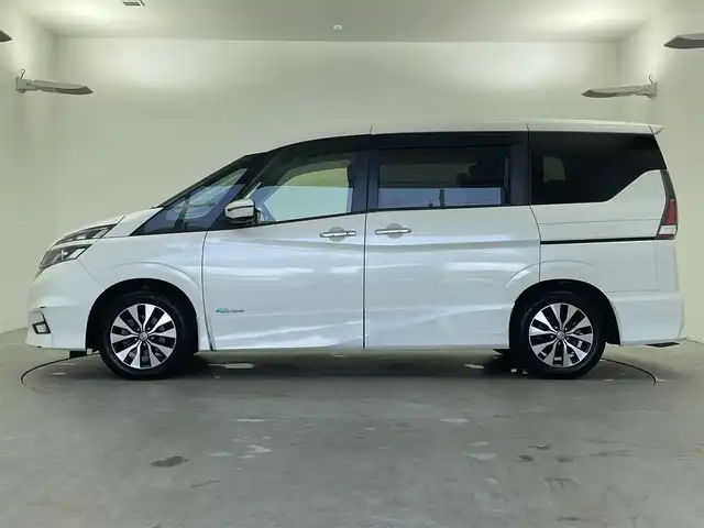 日産 セレナ ハイウェイスター Vセレクション 福井県 2018(平30)年 4.4万km ブリリアントホワイトパール セーフティパック/純正ナビゲーション/【AM/FM/CD/Bluetooth/フルセグTV】/アラウンドビューモニター/ETC/両側パワースライドドア/衝突軽減ブレーキ/クルーズコントロール（追従なし）/オートライト/LEDヘッドライド/フォグライト/プッシュスタート/スマートキー/スペアキー/クリアランスソナー