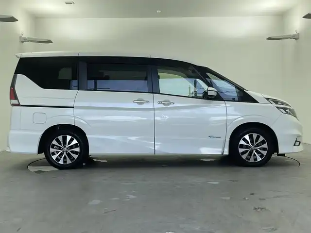 日産 セレナ ハイウェイスター Vセレクション 福井県 2018(平30)年 4.4万km ブリリアントホワイトパール セーフティパック/純正ナビゲーション/【AM/FM/CD/Bluetooth/フルセグTV】/アラウンドビューモニター/ETC/両側パワースライドドア/衝突軽減ブレーキ/クルーズコントロール（追従なし）/オートライト/LEDヘッドライド/フォグライト/プッシュスタート/スマートキー/スペアキー/クリアランスソナー