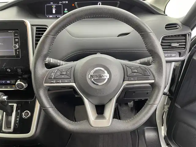 日産 セレナ ハイウェイスター Vセレクション 福井県 2018(平30)年 4.4万km ブリリアントホワイトパール セーフティパック/純正ナビゲーション/【AM/FM/CD/Bluetooth/フルセグTV】/アラウンドビューモニター/ETC/両側パワースライドドア/衝突軽減ブレーキ/クルーズコントロール（追従なし）/オートライト/LEDヘッドライド/フォグライト/プッシュスタート/スマートキー/スペアキー/クリアランスソナー