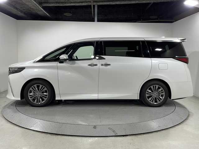 トヨタ アルファード Z 広島県 2024(令6)年 0.8万km プラチナホワイトパールマイカ 禁煙車/純正１４型ナビ/サンルーフ/温冷シート/ユニバーサルステップ/パワーシート/全周囲カメラ/デジタルインナーミラー/ステアリングヒーター/ワイヤレス充電/レーダークルーズコントロール　/オットマン/両側電動ドア/電動リア/１００Ｖ/ブラインドスポットモニター/LEDアダブティブヘッドライト/レーンキープ/踏み間違い防止/衝突軽減/ETC2.0/純正18インチアルミホイール(225/60/R18)/エアバッグ(運転席/助手席/サイド/カーテン)