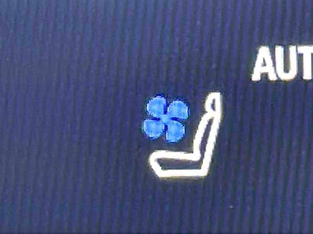 トヨタ アルファード Z 広島県 2024(令6)年 0.8万km プラチナホワイトパールマイカ 禁煙車/純正１４型ナビ/サンルーフ/温冷シート/ユニバーサルステップ/パワーシート/全周囲カメラ/デジタルインナーミラー/ステアリングヒーター/ワイヤレス充電/レーダークルーズコントロール　/オットマン/両側電動ドア/電動リア/１００Ｖ/ブラインドスポットモニター/LEDアダブティブヘッドライト/レーンキープ/踏み間違い防止/衝突軽減/ETC2.0/純正18インチアルミホイール(225/60/R18)/エアバッグ(運転席/助手席/サイド/カーテン)