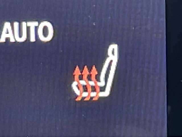 トヨタ アルファード Z 広島県 2024(令6)年 0.8万km プラチナホワイトパールマイカ 禁煙車/純正１４型ナビ/サンルーフ/温冷シート/ユニバーサルステップ/パワーシート/全周囲カメラ/デジタルインナーミラー/ステアリングヒーター/ワイヤレス充電/レーダークルーズコントロール　/オットマン/両側電動ドア/電動リア/１００Ｖ/ブラインドスポットモニター/LEDアダブティブヘッドライト/レーンキープ/踏み間違い防止/衝突軽減/ETC2.0/純正18インチアルミホイール(225/60/R18)/エアバッグ(運転席/助手席/サイド/カーテン)