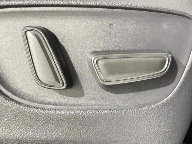 トヨタ アルファード Z 広島県 2024(令6)年 0.8万km プラチナホワイトパールマイカ 禁煙車/純正１４型ナビ/サンルーフ/温冷シート/ユニバーサルステップ/パワーシート/全周囲カメラ/デジタルインナーミラー/ステアリングヒーター/ワイヤレス充電/レーダークルーズコントロール　/オットマン/両側電動ドア/電動リア/１００Ｖ/ブラインドスポットモニター/LEDアダブティブヘッドライト/レーンキープ/踏み間違い防止/衝突軽減/ETC2.0/純正18インチアルミホイール(225/60/R18)/エアバッグ(運転席/助手席/サイド/カーテン)