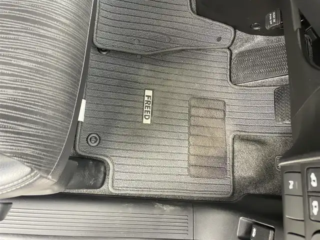 ホンダ フリード G ジャストセレクション 茨城県 2015(平27)年 7.7万km ホワイトオーキッドパール 純正ナビ/Bluetooth/フルセグ/CD/DVD/SD/バックカメラ/クルーズコントロール/ETC/キセノンヘッドライト/オートライト/ハーフレザーシート/スマートキー/スペアキー