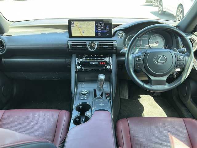 レクサス ＩＳ 300h バージョンL 茨城県 2023(令5)年 3万km パール 10インチ純正SDナビ(Bluetooth/バックカメラ/フルセグTV)/アダプティブクルーズコントロール/パワーシート/シートヒーター/エアシート/ドライブレコーダー/ETC2.0/横滑り防止装置/コーナーセンサー/オートマチックハイビーム/LEDオートライト/レーンキープアシスト/サイドエアバッグ/MTモード付AT/冷房AAC/純正フロアマット/19インチ純正アルミホイール