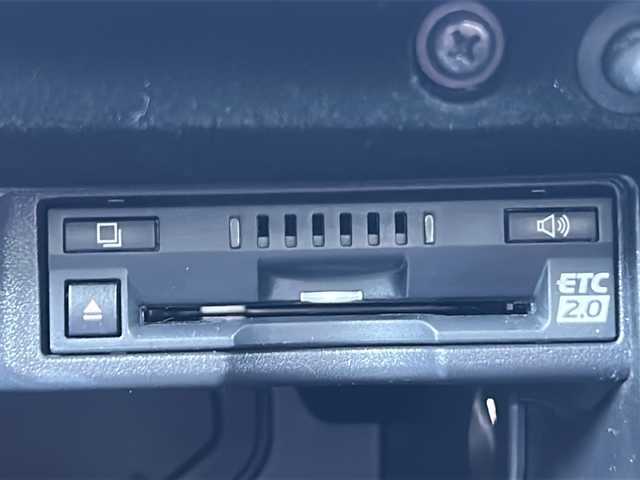 レクサス ＩＳ 300h バージョンL 茨城県 2023(令5)年 3万km パール 10インチ純正SDナビ(Bluetooth/バックカメラ/フルセグTV)/アダプティブクルーズコントロール/パワーシート/シートヒーター/エアシート/ドライブレコーダー/ETC2.0/横滑り防止装置/コーナーセンサー/オートマチックハイビーム/LEDオートライト/レーンキープアシスト/サイドエアバッグ/MTモード付AT/冷房AAC/純正フロアマット/19インチ純正アルミホイール