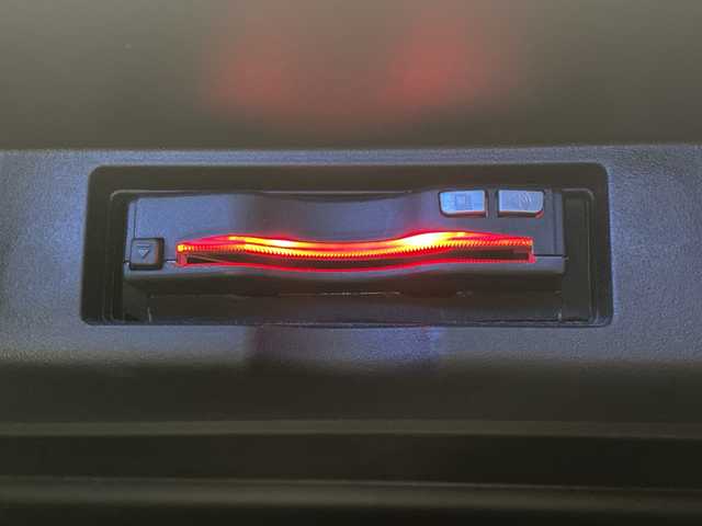 トヨタ ハリアー エレガンス 愛知県 2017(平29)年 7万km ホワイトパールクリスタルシャイン ＡＬＰＩＮＥ９型ナビ/・フルセグ/Ｂｌｕｅｔｏｏｔｈ/・ＤＶＤ/ＣＤ/バックカメラ　/パワーシート/ＥＴＣ/コーナーセンサー/オートライト/純正アルミホイール