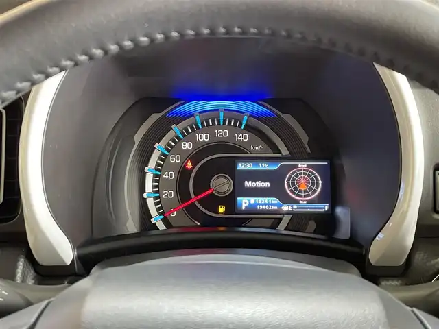 スズキ ハスラー HYBRID X 岩手県 2023(令5)年 2万km ピュアホワイトP ワンオーナー/４WD/全方位モニター/スズキセーフティサポート/デュアルカメラブレーキサポート/車線逸脱抑制機能/アダプティブクルーズコントロール/誤発進抑制機能/先行車発信お知らせ機能/標識認識機能/ハイビームアシスト/ヒルディセントコントロール/スノーモード・グリップコントロール/リヤパーキングセンサー/横滑り防止装置/アイドリングストップ/前席シートヒーター/純正メモリナビ/フルセグTV/AppleCarPlay・AndroidAuto/ドライブレコーダー/ETC/LEDヘッドライト/純正１５インチアルミホイール