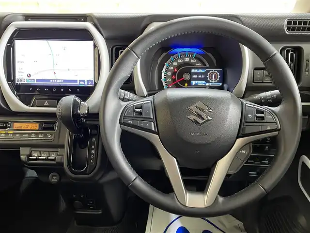 スズキ ハスラー HYBRID X 岩手県 2023(令5)年 2万km ピュアホワイトP ワンオーナー/４WD/全方位モニター/スズキセーフティサポート/デュアルカメラブレーキサポート/車線逸脱抑制機能/アダプティブクルーズコントロール/誤発進抑制機能/先行車発信お知らせ機能/標識認識機能/ハイビームアシスト/ヒルディセントコントロール/スノーモード・グリップコントロール/リヤパーキングセンサー/横滑り防止装置/アイドリングストップ/前席シートヒーター/純正メモリナビ/フルセグTV/AppleCarPlay・AndroidAuto/ドライブレコーダー/ETC/LEDヘッドライト/純正１５インチアルミホイール