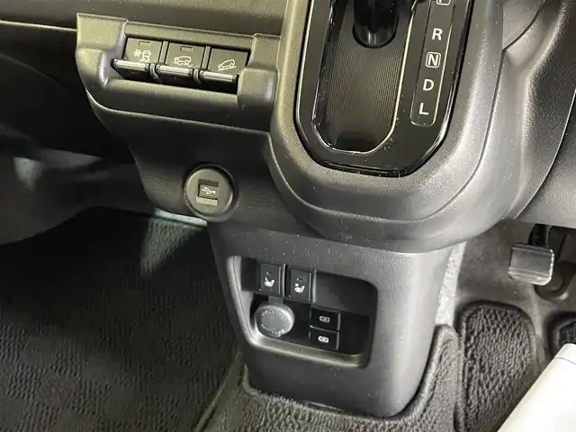 スズキ ハスラー HYBRID X 岩手県 2023(令5)年 2万km ピュアホワイトP ワンオーナー/４WD/全方位モニター/スズキセーフティサポート/デュアルカメラブレーキサポート/車線逸脱抑制機能/アダプティブクルーズコントロール/誤発進抑制機能/先行車発信お知らせ機能/標識認識機能/ハイビームアシスト/ヒルディセントコントロール/スノーモード・グリップコントロール/リヤパーキングセンサー/横滑り防止装置/アイドリングストップ/前席シートヒーター/純正メモリナビ/フルセグTV/AppleCarPlay・AndroidAuto/ドライブレコーダー/ETC/LEDヘッドライト/純正１５インチアルミホイール