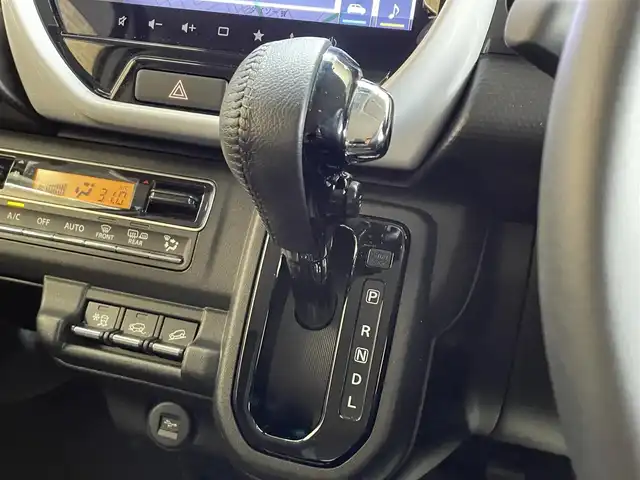 スズキ ハスラー HYBRID X 岩手県 2023(令5)年 2万km ピュアホワイトP ワンオーナー/４WD/全方位モニター/スズキセーフティサポート/デュアルカメラブレーキサポート/車線逸脱抑制機能/アダプティブクルーズコントロール/誤発進抑制機能/先行車発信お知らせ機能/標識認識機能/ハイビームアシスト/ヒルディセントコントロール/スノーモード・グリップコントロール/リヤパーキングセンサー/横滑り防止装置/アイドリングストップ/前席シートヒーター/純正メモリナビ/フルセグTV/AppleCarPlay・AndroidAuto/ドライブレコーダー/ETC/LEDヘッドライト/純正１５インチアルミホイール