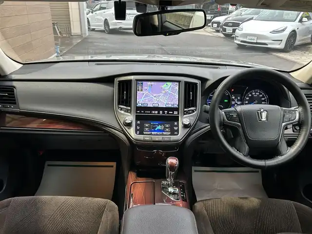 トヨタ クラウン ハイブリッド ロイヤルサルーンG 香川県 2014(平26)年 12.2万km プレシャスシルバー 純正HDDナビ/【Bluetooth/CD/DVD/フルセグ】/全方位カメラ/レーダークルーズコントロール/前席シートヒーター/ハンドルヒーター/ドライブレコーダー/17インチアルミ