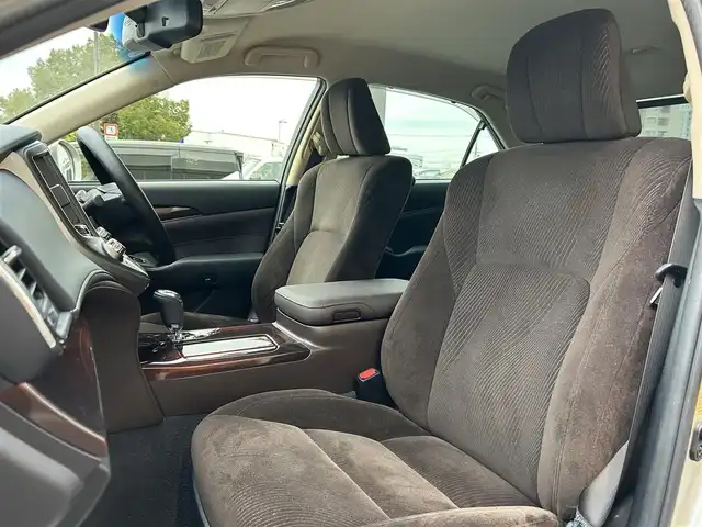 トヨタ クラウン ハイブリッド ロイヤルサルーンG 香川県 2014(平26)年 12.2万km プレシャスシルバー 純正HDDナビ/【Bluetooth/CD/DVD/フルセグ】/全方位カメラ/レーダークルーズコントロール/前席シートヒーター/ハンドルヒーター/ドライブレコーダー/17インチアルミ