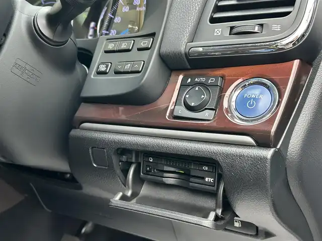 トヨタ クラウン ハイブリッド ロイヤルサルーンG 香川県 2014(平26)年 12.2万km プレシャスシルバー 純正HDDナビ/【Bluetooth/CD/DVD/フルセグ】/全方位カメラ/レーダークルーズコントロール/前席シートヒーター/ハンドルヒーター/ドライブレコーダー/17インチアルミ