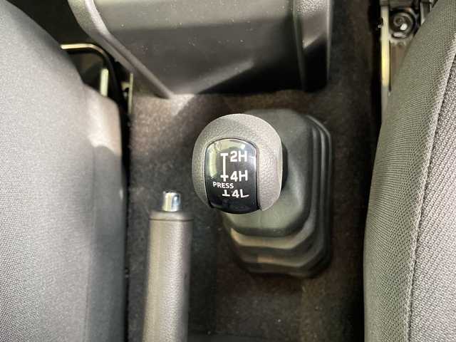 スズキ ジムニー ノマド FC 愛知県 2025(令7)年 0.1千km ベージュ 登録済未使用車/レーダークルーズコントロール/シートヒーター/コーナーセンサー/純正アルミホイール/LEDヘッドライト/オートマチックハイビーム/衝突軽減システム/ステアリングスイッチ/スマートキー/プッシュスタート