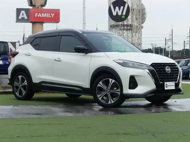 日産 キックス X 千葉県 2020(令2)年 4.8万km ブリリアントホワイトパール/ピュアブラック 2トーン エマージェンシーブレーキ/プロパイロット/インテリジェントルームミラー/純正SDナビ/地デジTV/【DVD/CD再生機能】/バックカメラ/ドライブレコーダー/ETC/LEDヘッドライト/フォグライト/ウインカーミラー/コーナーセンサー/純正17インチアルミホイル/サイド/カーテンエアバッグ/インテリジェントキー
