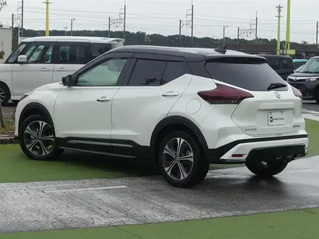 日産 キックス X 千葉県 2020(令2)年 4.8万km ブリリアントホワイトパール/ピュアブラック 2トーン エマージェンシーブレーキ/プロパイロット/インテリジェントルームミラー/純正SDナビ/地デジTV/【DVD/CD再生機能】/バックカメラ/ドライブレコーダー/ETC/LEDヘッドライト/フォグライト/ウインカーミラー/コーナーセンサー/純正17インチアルミホイル/サイド/カーテンエアバッグ/インテリジェントキー