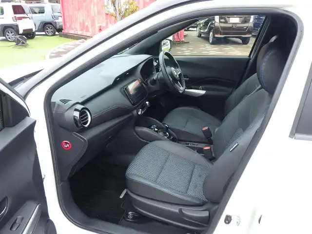 日産 キックス X 千葉県 2020(令2)年 4.8万km ブリリアントホワイトパール/ピュアブラック 2トーン エマージェンシーブレーキ/プロパイロット/インテリジェントルームミラー/純正SDナビ/地デジTV/【DVD/CD再生機能】/バックカメラ/ドライブレコーダー/ETC/LEDヘッドライト/フォグライト/ウインカーミラー/コーナーセンサー/純正17インチアルミホイル/サイド/カーテンエアバッグ/インテリジェントキー