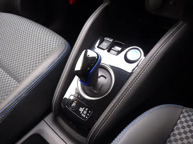 日産 キックス X 千葉県 2020(令2)年 4.8万km ブリリアントホワイトパール/ピュアブラック 2トーン エマージェンシーブレーキ/プロパイロット/インテリジェントルームミラー/純正SDナビ/地デジTV/【DVD/CD再生機能】/バックカメラ/ドライブレコーダー/ETC/LEDヘッドライト/フォグライト/ウインカーミラー/コーナーセンサー/純正17インチアルミホイル/サイド/カーテンエアバッグ/インテリジェントキー