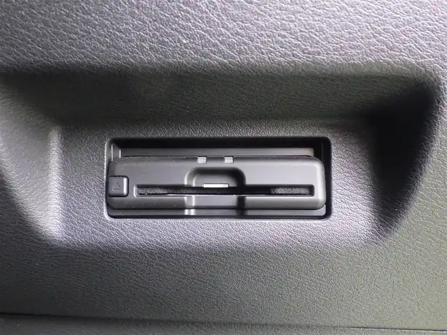 日産 キックス X 千葉県 2020(令2)年 4.8万km ブリリアントホワイトパール/ピュアブラック 2トーン エマージェンシーブレーキ/プロパイロット/インテリジェントルームミラー/純正SDナビ/地デジTV/【DVD/CD再生機能】/バックカメラ/ドライブレコーダー/ETC/LEDヘッドライト/フォグライト/ウインカーミラー/コーナーセンサー/純正17インチアルミホイル/サイド/カーテンエアバッグ/インテリジェントキー