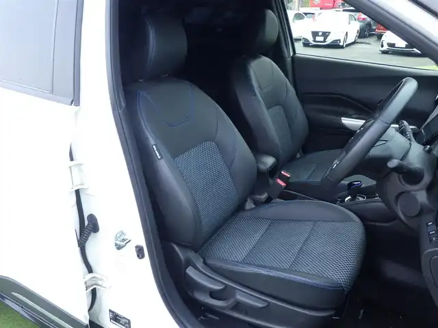 日産 キックス X 千葉県 2020(令2)年 4.8万km ブリリアントホワイトパール/ピュアブラック 2トーン エマージェンシーブレーキ/プロパイロット/インテリジェントルームミラー/純正SDナビ/地デジTV/【DVD/CD再生機能】/バックカメラ/ドライブレコーダー/ETC/LEDヘッドライト/フォグライト/ウインカーミラー/コーナーセンサー/純正17インチアルミホイル/サイド/カーテンエアバッグ/インテリジェントキー