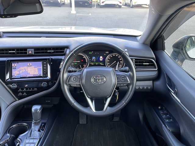 トヨタ カムリ WS 山口県 2018(平30)年 3.6万km プラチナホワイトパールマイカ 純正ナビ【NSCD-W66】/・AM/FM/CD/AUX/・Bluetooth/・ワンセグテレビ/バックカメラ/ETC/ドライブレコーダー/パドルシフト/トヨタセーフティセンス/・プリクラッシュセーフティ/・レーントレーシングアシスト/・レーダークルーズコントロール/・オートマチックハイビーム/・ロードサインアシスト/・ブラインドスポットモニター/・クリアランスソナー/D席パワーシート/純正LEDヘッドライト/純正フロアマット/純正18インチAW