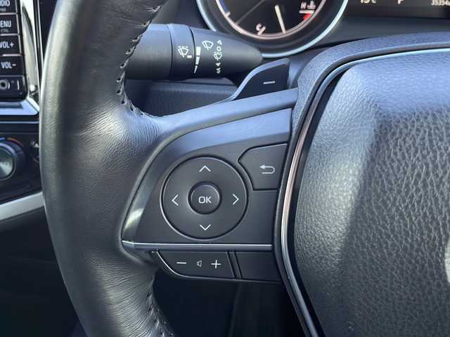 トヨタ カムリ WS 山口県 2018(平30)年 3.6万km プラチナホワイトパールマイカ 純正ナビ【NSCD-W66】/・AM/FM/CD/AUX/・Bluetooth/・ワンセグテレビ/バックカメラ/ETC/ドライブレコーダー/パドルシフト/トヨタセーフティセンス/・プリクラッシュセーフティ/・レーントレーシングアシスト/・レーダークルーズコントロール/・オートマチックハイビーム/・ロードサインアシスト/・ブラインドスポットモニター/・クリアランスソナー/D席パワーシート/純正LEDヘッドライト/純正フロアマット/純正18インチAW