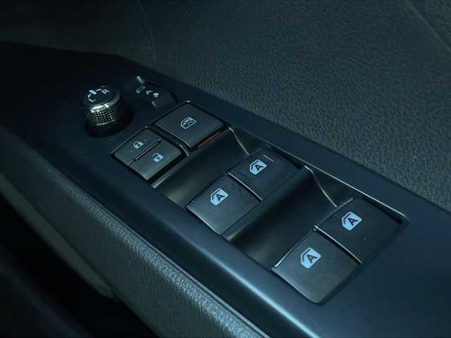 トヨタ カムリ WS 山口県 2018(平30)年 3.6万km プラチナホワイトパールマイカ 純正ナビ【NSCD-W66】/・AM/FM/CD/AUX/・Bluetooth/・ワンセグテレビ/バックカメラ/ETC/ドライブレコーダー/パドルシフト/トヨタセーフティセンス/・プリクラッシュセーフティ/・レーントレーシングアシスト/・レーダークルーズコントロール/・オートマチックハイビーム/・ロードサインアシスト/・ブラインドスポットモニター/・クリアランスソナー/D席パワーシート/純正LEDヘッドライト/純正フロアマット/純正18インチAW