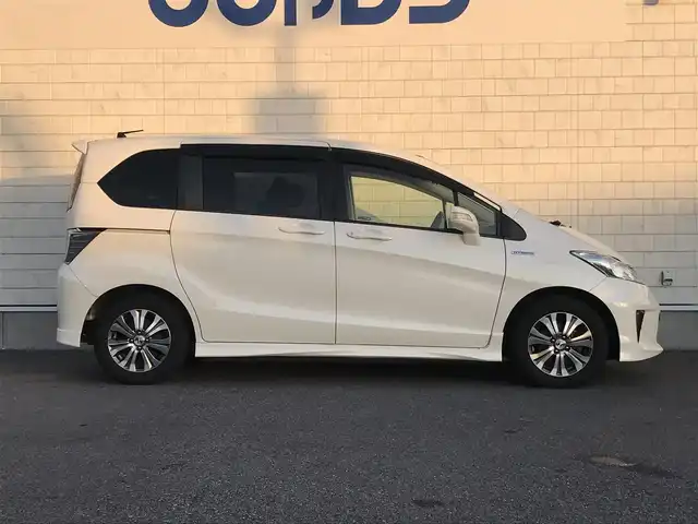 ホンダ フリード ハイブリット 栃木県 2012(平24)年 7万km プレミアムホワイトパール 株)IDOMが運営する【じしゃロン小山店】の自社ローン専用車両になります。こちらは現金またはオートローンご利用時の価格です。自社ローンご希望の方は別途その旨お申付け下さい//禁煙車/純正フルセグナビ/（CD/DVD/AM/FMラジオ）/(Bluetooth)/リモコンキー/ＥＴＣ/片側パワースライドドア/電動格納ドアミラー/パワーウインドウ/防眩ミラー