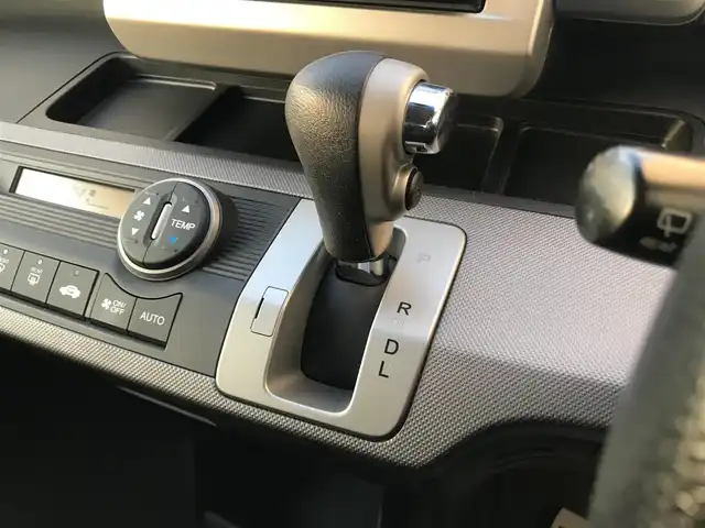 ホンダ フリード ハイブリット 栃木県 2012(平24)年 7万km プレミアムホワイトパール 株)IDOMが運営する【じしゃロン小山店】の自社ローン専用車両になります。こちらは現金またはオートローンご利用時の価格です。自社ローンご希望の方は別途その旨お申付け下さい//禁煙車/純正フルセグナビ/（CD/DVD/AM/FMラジオ）/(Bluetooth)/リモコンキー/ＥＴＣ/片側パワースライドドア/電動格納ドアミラー/パワーウインドウ/防眩ミラー