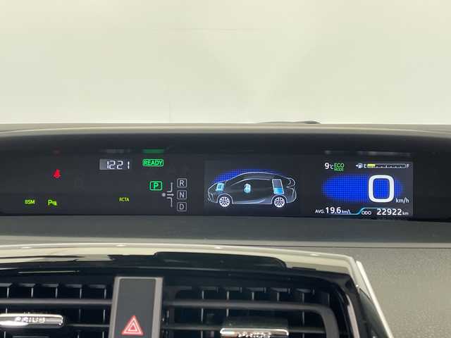 トヨタ プリウス A プレミアム 栃木県 2019(令1)年 2.3万km スティールブロンドM 純正ナビ/（CD/Bluetooth/USB/ワンセグTV）/バックカメラ/社外フルエアロ/トヨタセーフティセンス/クリアランスソナー/ブラインドスポットモニター/リヤクロストラフィックオートアラート/ヘッドアップディスプレイ/ビルトインETC/前後ドライブレコーダー/合皮シート/パワーシート/シートエアコン/シートヒーター/LEDヘッドライト/LEDフォグ/LEDデイライト/スマートキー/プッシュスタート/ステアリングスイッチ/革巻きステアリング/電動格納ミラー/純正アルミホイール/純正フロアマット