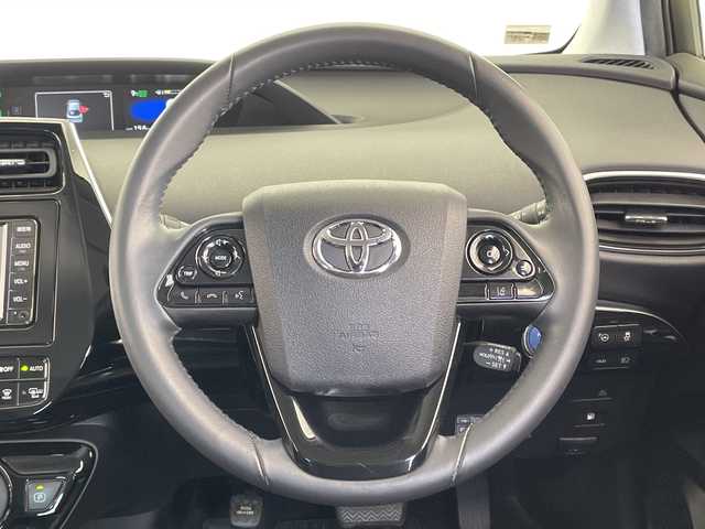 トヨタ プリウス A プレミアム 栃木県 2019(令1)年 2.3万km スティールブロンドM 純正ナビ/（CD/Bluetooth/USB/ワンセグTV）/バックカメラ/社外フルエアロ/トヨタセーフティセンス/クリアランスソナー/ブラインドスポットモニター/リヤクロストラフィックオートアラート/ヘッドアップディスプレイ/ビルトインETC/前後ドライブレコーダー/合皮シート/パワーシート/シートエアコン/シートヒーター/LEDヘッドライト/LEDフォグ/LEDデイライト/スマートキー/プッシュスタート/ステアリングスイッチ/革巻きステアリング/電動格納ミラー/純正アルミホイール/純正フロアマット