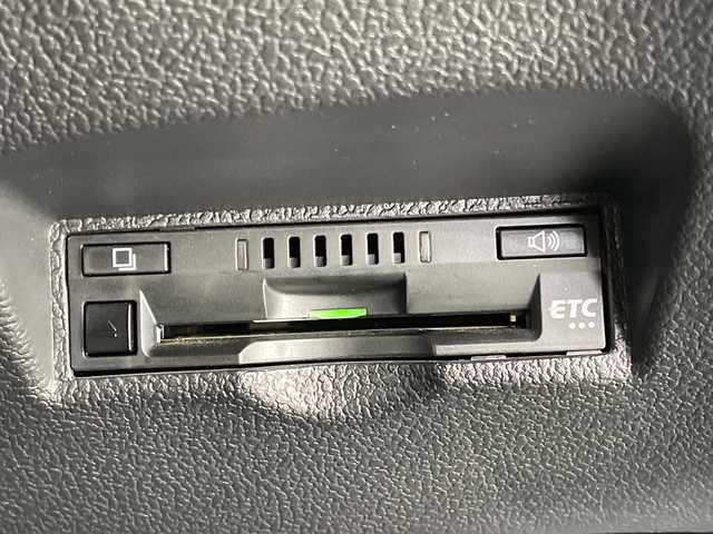 トヨタ プリウス A プレミアム 栃木県 2019(令1)年 2.3万km スティールブロンドM 純正ナビ/（CD/Bluetooth/USB/ワンセグTV）/バックカメラ/社外フルエアロ/トヨタセーフティセンス/クリアランスソナー/ブラインドスポットモニター/リヤクロストラフィックオートアラート/ヘッドアップディスプレイ/ビルトインETC/前後ドライブレコーダー/合皮シート/パワーシート/シートエアコン/シートヒーター/LEDヘッドライト/LEDフォグ/LEDデイライト/スマートキー/プッシュスタート/ステアリングスイッチ/革巻きステアリング/電動格納ミラー/純正アルミホイール/純正フロアマット