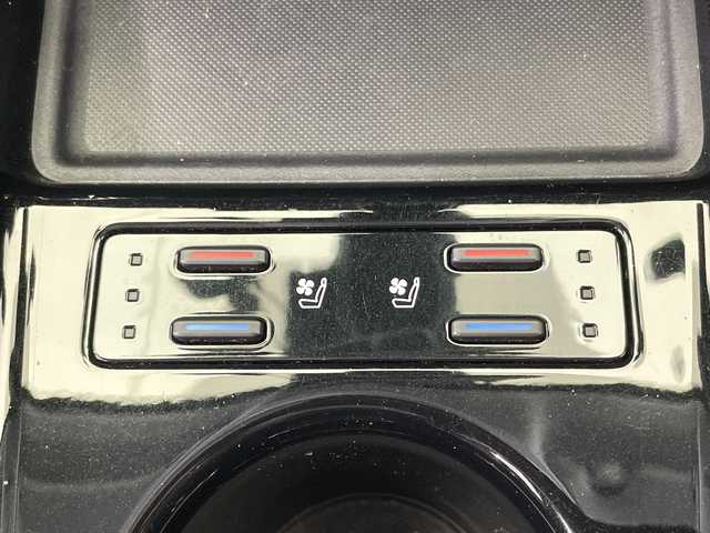 トヨタ プリウス A プレミアム 栃木県 2019(令1)年 2.3万km スティールブロンドM 純正ナビ/（CD/Bluetooth/USB/ワンセグTV）/バックカメラ/社外フルエアロ/トヨタセーフティセンス/クリアランスソナー/ブラインドスポットモニター/リヤクロストラフィックオートアラート/ヘッドアップディスプレイ/ビルトインETC/前後ドライブレコーダー/合皮シート/パワーシート/シートエアコン/シートヒーター/LEDヘッドライト/LEDフォグ/LEDデイライト/スマートキー/プッシュスタート/ステアリングスイッチ/革巻きステアリング/電動格納ミラー/純正アルミホイール/純正フロアマット