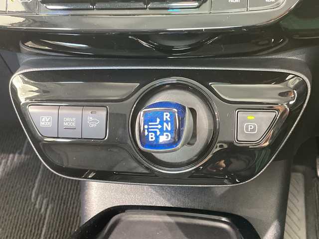 トヨタ プリウス A プレミアム 栃木県 2019(令1)年 2.3万km スティールブロンドM 純正ナビ/（CD/Bluetooth/USB/ワンセグTV）/バックカメラ/社外フルエアロ/トヨタセーフティセンス/クリアランスソナー/ブラインドスポットモニター/リヤクロストラフィックオートアラート/ヘッドアップディスプレイ/ビルトインETC/前後ドライブレコーダー/合皮シート/パワーシート/シートエアコン/シートヒーター/LEDヘッドライト/LEDフォグ/LEDデイライト/スマートキー/プッシュスタート/ステアリングスイッチ/革巻きステアリング/電動格納ミラー/純正アルミホイール/純正フロアマット