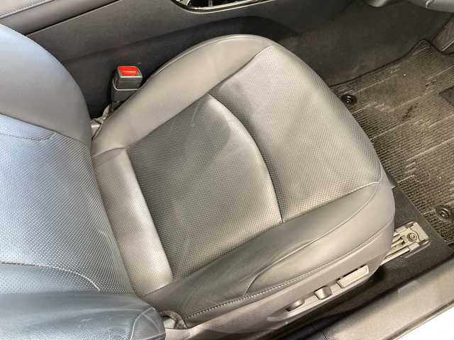 トヨタ プリウス A プレミアム 栃木県 2019(令1)年 2.3万km スティールブロンドM 純正ナビ/（CD/Bluetooth/USB/ワンセグTV）/バックカメラ/社外フルエアロ/トヨタセーフティセンス/クリアランスソナー/ブラインドスポットモニター/リヤクロストラフィックオートアラート/ヘッドアップディスプレイ/ビルトインETC/前後ドライブレコーダー/合皮シート/パワーシート/シートエアコン/シートヒーター/LEDヘッドライト/LEDフォグ/LEDデイライト/スマートキー/プッシュスタート/ステアリングスイッチ/革巻きステアリング/電動格納ミラー/純正アルミホイール/純正フロアマット