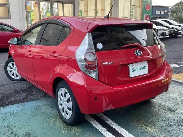 トヨタ アクア G ブラックソフトレザーセレ 静岡県 2013(平25)年 7.6万km スーパーレッドⅤ ワンオーナー/純正ナビ/フルセグTV/DVD/CD/BT/SD/バックカメラ/黒革シート/前席シートヒーター/バックソナー/LEDライト/ETC/ステアリングスイッチ/保証書/取扱説明書/ナビ取扱説明書/H28/29/R1/3点検記録簿有