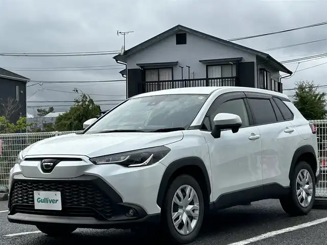 トヨタ カローラ クロス G 静岡県 2022(令4)年 2.6万km パール ~JBLサウンド~/ユーザー買取車両/ワンオーナー/純正ディスプレイオーディオ/純正LEDヘッドライト/純正LEDフォグランプ/プリクラッシュセーフティシステム/レーダークルーズコントロール/ドライブレコーダー/バックカメラ/コーナーセンサー/オートホールド/ビルトインETC/横すべり防止/プッシュスタート/Bluetooth/オートマハイビーム/USB端子/新車時保証書/取扱説明書/スペアキー×1