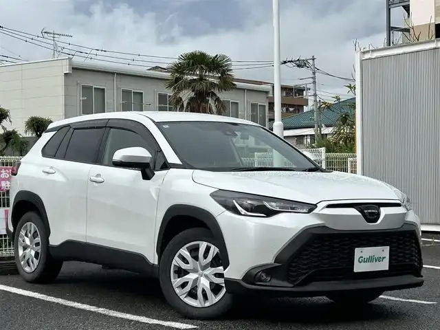 トヨタ カローラ クロス G 静岡県 2022(令4)年 2.6万km パール ~JBLサウンド~/ユーザー買取車両/ワンオーナー/純正ディスプレイオーディオ/純正LEDヘッドライト/純正LEDフォグランプ/プリクラッシュセーフティシステム/レーダークルーズコントロール/ドライブレコーダー/バックカメラ/コーナーセンサー/オートホールド/ビルトインETC/横すべり防止/プッシュスタート/Bluetooth/オートマハイビーム/USB端子/新車時保証書/取扱説明書/スペアキー×1