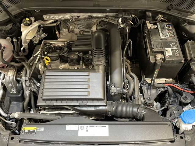 フォルクスワーゲン ゴルフ TSI ハイライン マイスター 新潟県 2019(令1)年 3.5万km ディープブラックパールエフェクト 特別仕様車”ハイラインマイスター”/-ディナウディオプレミアムサウンドシステム/-駐車支援システムパークアシスト/-パークディスタンスコントロール/-オプティカルパーキングブレーキシステム/-レザーシート /-メモリ付きパワーシート/-ランバーサポート/-シートヒーター/-専用デザイン17インチアルミホイール/9.2インチ純正インフォテイメントシステム（ナビ/TV/BT)/バックカメラ/アクティブクルーズコントロール/プリクラッシュブレーキシステム/レーンキープアシストシステム/ブラインドスポットディテクション/疲労検知システム/プロアクティブ・オキュパント・プロテクション/デジタルメータークラスター/純正フロアマット/ETC2.0