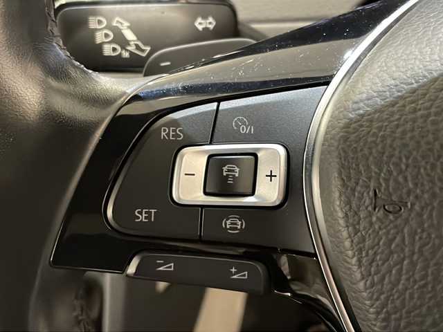 フォルクスワーゲン ゴルフ TSI ハイライン マイスター 新潟県 2019(令1)年 3.5万km ディープブラックパールエフェクト 特別仕様車”ハイラインマイスター”/-ディナウディオプレミアムサウンドシステム/-駐車支援システムパークアシスト/-パークディスタンスコントロール/-オプティカルパーキングブレーキシステム/-レザーシート /-メモリ付きパワーシート/-ランバーサポート/-シートヒーター/-専用デザイン17インチアルミホイール/9.2インチ純正インフォテイメントシステム（ナビ/TV/BT)/バックカメラ/アクティブクルーズコントロール/プリクラッシュブレーキシステム/レーンキープアシストシステム/ブラインドスポットディテクション/疲労検知システム/プロアクティブ・オキュパント・プロテクション/デジタルメータークラスター/純正フロアマット/ETC2.0