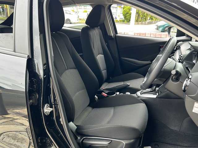 マツダ デミオ 15Sツーリング 静岡県 2019(平31)年 3.4万km ジェットブラックマイカ 純正ナビ/・AM/FM/・Stitcher/・aha/・Bluetooth/・USB/・CD/・AUX/・DVD/・フルセグTV/主要装備/・全方位カメラ/・ヘッドアップディスプレイ/・ドライブレコーダー/・ビルトインＥＴＣ/・コーナーセンサー/・ＢＳＭ/・ＬＥＤヘッドライト/・車線逸脱警報/・スマートシティブレーキサポート/・アイドリングストップ/・レーンキープアシスト/・シートヒーター/・サイドカーテンエアバッグ