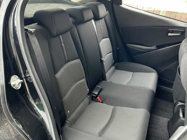 マツダ デミオ 15Sツーリング 静岡県 2019(平31)年 3.4万km ジェットブラックマイカ 純正ナビ/・AM/FM/・Stitcher/・aha/・Bluetooth/・USB/・CD/・AUX/・DVD/・フルセグTV/主要装備/・全方位カメラ/・ヘッドアップディスプレイ/・ドライブレコーダー/・ビルトインＥＴＣ/・コーナーセンサー/・ＢＳＭ/・ＬＥＤヘッドライト/・車線逸脱警報/・スマートシティブレーキサポート/・アイドリングストップ/・レーンキープアシスト/・シートヒーター/・サイドカーテンエアバッグ