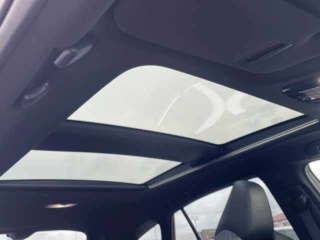 トヨタ ハリアー ハイブリッド Z レザーパッケージ 神奈川県 2021(令3)年 2.5万km ホワイトパールクリスタルシャイン 純正12インチナビ/全周囲カメラ/バックカメラ/パノマルルーフ/レーザーシート/パワーシート/メモリーシート/シートヒーター/エアーシート/ハンドルヒーター/ETC2.0/デジタルインナーミラー/パワーバックドア/純正アルミホイール