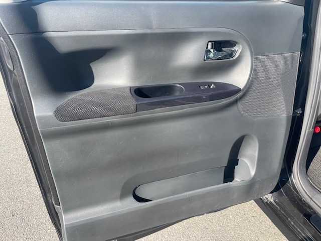 スバル シフォン カスタムR リミテッド スマートアシスト 福島県 2017(平29)年 9万km ブラックマイカメタリック (株)IDOMが運営する【じしゃロンいわき店】の自社ローン対象車両になります。こちらは現金ご利用時の価格です。自社ローンご希望の方は別途その旨お申付け下さい。//登録時89735km/LEDヘッドライト/純正フォグ/純正アルミ14インチ/パワースライドドア/社外ナビ・TV/　CD/DVD/BT/フルセグ/バックカメラ/オートリトラクタルミラー/ミラーウィンカー/純正フロアマット/ドアバイザー/ETC/ドラレコ