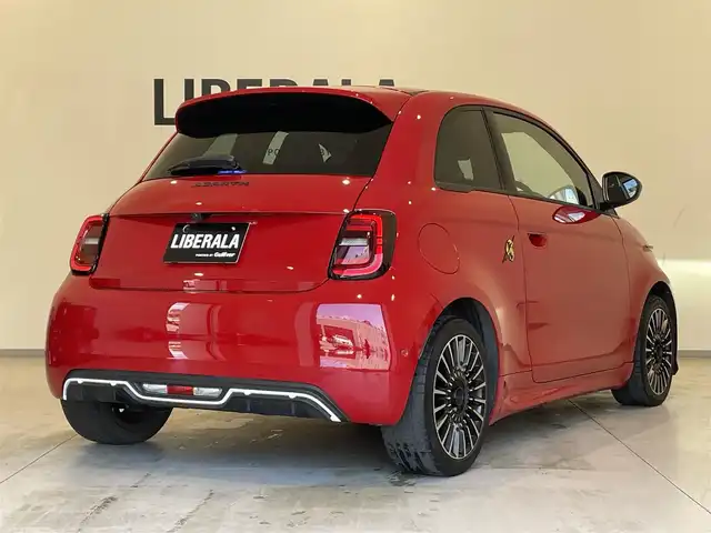 アバルト アバルト ５００ｅ ツーリズモ  ハッチバック 熊本県 2024(令6)年 0.8万km 赤 ・スマートキー/・プッシュスタート/・ガラスルーフ/・衝突軽減ブレーキ/・レーンセンス/・トラフィックサインアシスト/・前後パークセンス/・側面距離警告/・ブラインドスポットモニター/・ドライバーアテンションアラート/・自動ハイビーム/・前席シートヒーター /・純正メモリナビ/　【Bluetooth・USB・AppleCarPlay・AndroidAuto】/・バックカメラ/・ETC2.0/・LEDヘッドランプ