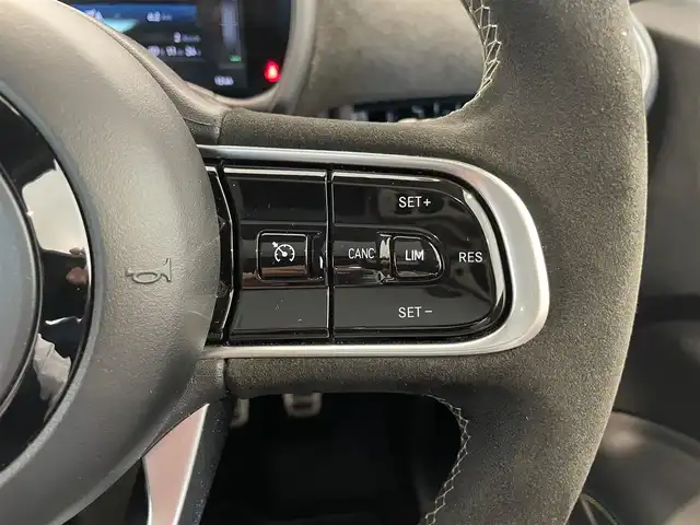 アバルト アバルト ５００ｅ ツーリズモ  ハッチバック 熊本県 2024(令6)年 0.8万km 赤 ・スマートキー/・プッシュスタート/・ガラスルーフ/・衝突軽減ブレーキ/・レーンセンス/・トラフィックサインアシスト/・前後パークセンス/・側面距離警告/・ブラインドスポットモニター/・ドライバーアテンションアラート/・自動ハイビーム/・前席シートヒーター /・純正メモリナビ/　【Bluetooth・USB・AppleCarPlay・AndroidAuto】/・バックカメラ/・ETC2.0/・LEDヘッドランプ