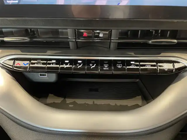 アバルト アバルト ５００ｅ ツーリズモ  ハッチバック 熊本県 2024(令6)年 0.8万km 赤 ・スマートキー/・プッシュスタート/・ガラスルーフ/・衝突軽減ブレーキ/・レーンセンス/・トラフィックサインアシスト/・前後パークセンス/・側面距離警告/・ブラインドスポットモニター/・ドライバーアテンションアラート/・自動ハイビーム/・前席シートヒーター /・純正メモリナビ/　【Bluetooth・USB・AppleCarPlay・AndroidAuto】/・バックカメラ/・ETC2.0/・LEDヘッドランプ