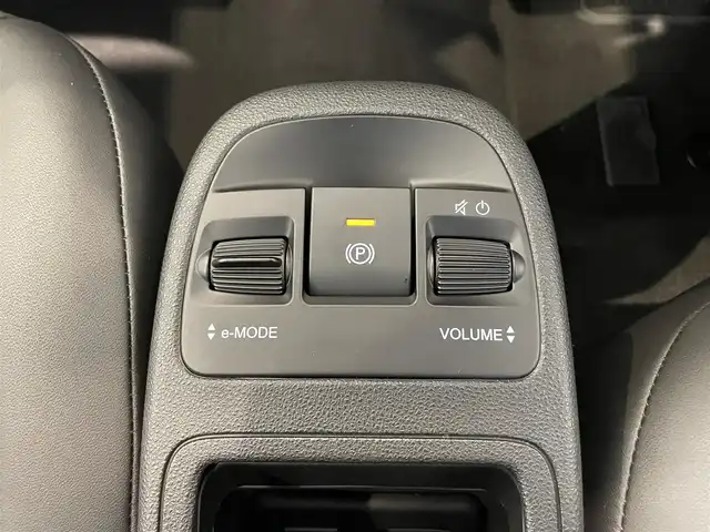 アバルト アバルト ５００ｅ ツーリズモ  ハッチバック 熊本県 2024(令6)年 0.8万km 赤 ・スマートキー/・プッシュスタート/・ガラスルーフ/・衝突軽減ブレーキ/・レーンセンス/・トラフィックサインアシスト/・前後パークセンス/・側面距離警告/・ブラインドスポットモニター/・ドライバーアテンションアラート/・自動ハイビーム/・前席シートヒーター /・純正メモリナビ/　【Bluetooth・USB・AppleCarPlay・AndroidAuto】/・バックカメラ/・ETC2.0/・LEDヘッドランプ