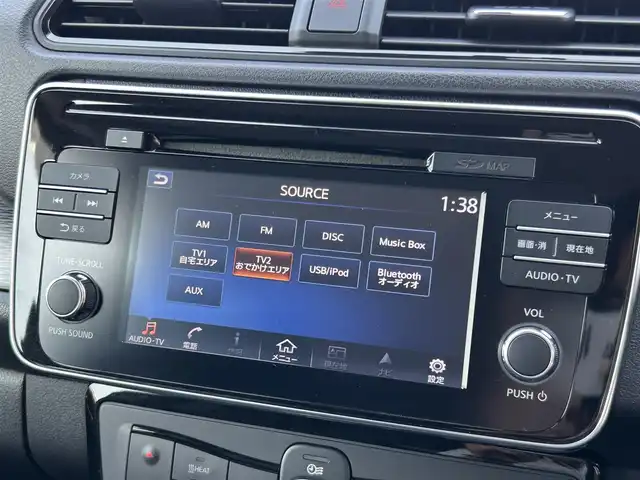 日産 リーフ X 10万台記念車 群馬県 2018(平30)年 5.7万km ブリリアントホワイトパール 純正SDナビ/CD・DVD・BT/USB・フルセグTV/バックカメラ/ビルトインETC/追従クルーズコントロール/前席シートヒーター/ステアリングヒーター/プロパイロット/横滑り防止装置/レーンキープアシスト/衝突軽減ブレーキ/純正アルミホイール/純正フロアマット/スペアキー